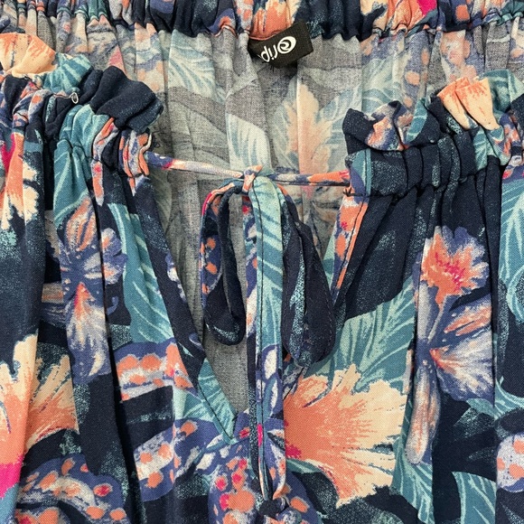 Rip Curl off the shoulder floral crop top - Picture 6 of 6